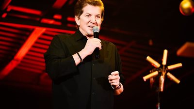 بوصلة طربية استثنائية بالصور.. وليد توفيق يشعل إحتفالات العام الجديد المستمرة بالقاهرة لأبناء الجاليات العربية 