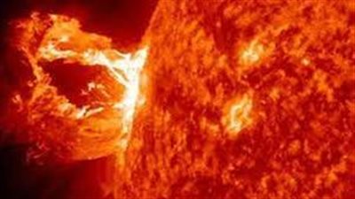 البحوث الفلكية تكشف حقيقة انقطاع الإنترنت عن العالم بسبب العاصفة الشمسية (فيديو)