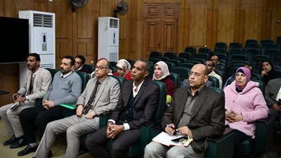 سكرتير مساعد قنا يترأس اجتماع لجنة تيسير تراخيص عصارات العسل الأسود