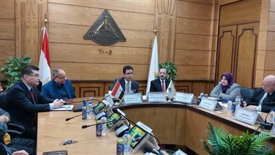 رئيس جامعة بنها يترأس جلسة تعريفية عن مسابقة الجامعة الخضراء الذكية