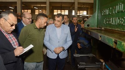 وزير الدولة للإنتاج الحربي يتابع انتظام سير العمل في 