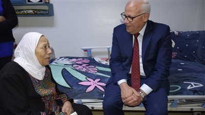 محافظ بورسعيد يشارك في الاحتفال بمرور 4 سنوات على إنشاء دار مسنين