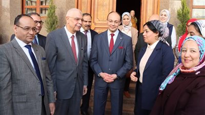 رئيس جامعة المنوفية يستقبل فريق الدعم الفني للمنشآت الصحية بالهيئة العامة للاعتماد والرقابة الصحية