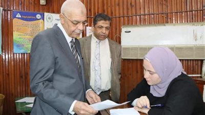 رئيس جامعة المنوفية يتفقد امتحانات الفصل الدراسي الأول بكلية العلوم والإعلام