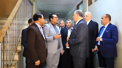 نقيب المحامين يتفق مع رئيس محكمة القضاء الإداري على استلام المبنى الخاص بنقابة قنا