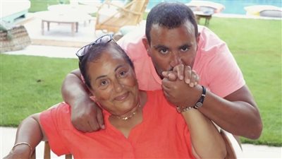 'ربنا يخليكي ليا'.. أحمد السقا يوجه رسالة لوالدته 