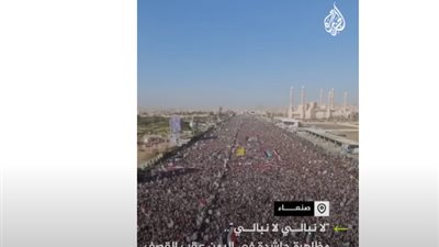 شاهد| آلاف اليمنيين يتظاهرون في صنعاء عقب قصف أمريكي بريطاني على اليمن