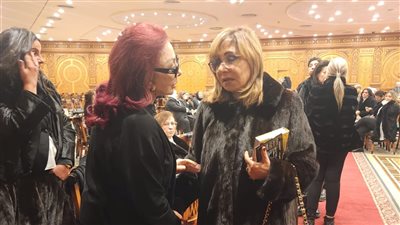 لميس الحديدي ونبيلة عبيد في عزاء والدة لطيفة