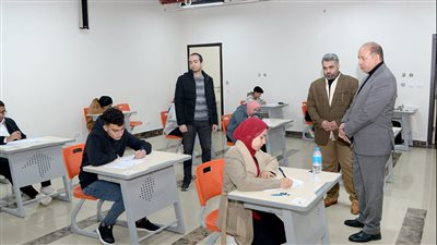 رئيس جامعة المنصورة الأهلية يتابع أعمال امتحانات الفصل الدراسي الأول