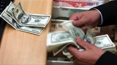 النيابة تواجه 3 متهمين بالاتجار في النقد الأجنبي بالمقطم 