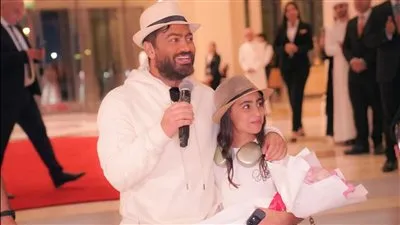 تالية تامر حسني تشعل حفل ختام مهرجان دبي للتسوق مع والدها