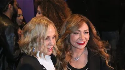 ليلى علوي برفقة شيرين رضا من العرض الخاص لفيلم “مقسوم”