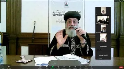 البابا تواضروس يجتمع برهبان دير 