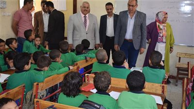 لمتابعة سير العملية التعليمية.. وكيل تعليم سوهاج يتفقد عدد من مدارس المحافظة