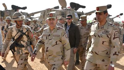 رئيس الأركان يشهد إجراءات تفتيش حرب لإحدى وحدات المدفعية بالمنطقة المركزية العسكرية 
