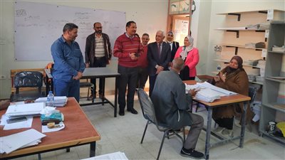 وكيل تعليم الجيزة يتفقد أعمال الكنترول لرصد درجات الامتحانات بإدارة أكتوبر التعليمية