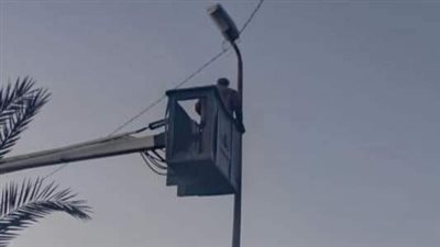 أعمال صيانة مكثفة لإنارة الطريق الساحلي وحملات لإزالة تعديات البناء لحي برج العرب 