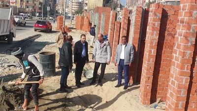 سكرتير عام بني سويف يتفقد سير الأعمال بمشروع تطوير سوق الدهشوري