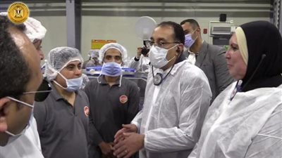 رئيس الوزراء يتفقد معرض السلع الغذائية بحي 