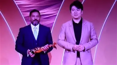 مايسترو العرب.. هاني فرحات يكرم 'لانغ لانغ' في حفل جوي أووردز