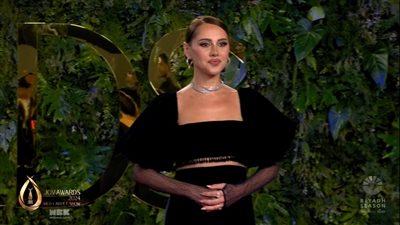 بالأسود.. ياسمين رئيس تتألق في حفل جوائز جوي أوردز joy awards