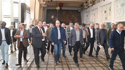 سويلم يتفقد محطة كهرباء السد العالى ويشيد بجهود العاملين في التشغيل والصيانة