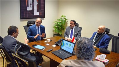 نائب وزير الإسكان يناقش مع ممثلي شركة المقاولون العرب وشركة عالمية تكنولوجيا تحسين أداء محطات مياه الشرب والصرف الصحي 