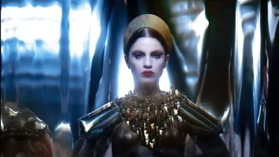 آمال مثلوثي تحيي أول حفلاتها في مصر بالأهرامات