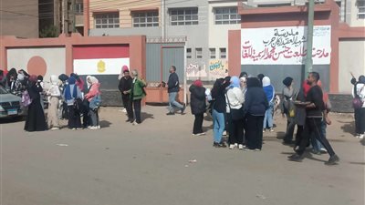 طلاب الإعدادية بالقليوبية يختتمون امتحانات الفصل الدراسي الأول 