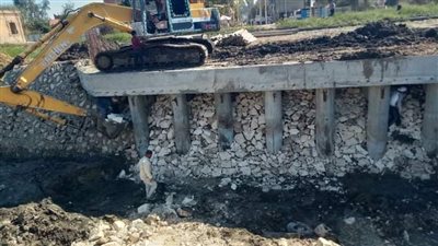 السكرتير المساعد يتابع سير العمل كوبري أشمنت الجديد على الإبراهيمية بني سويف