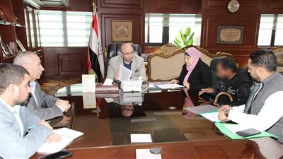 محافظ بنى سويف يصرف مساعدة عاجلة لأحد المواطنين لظروفه الصحية والمعيشية