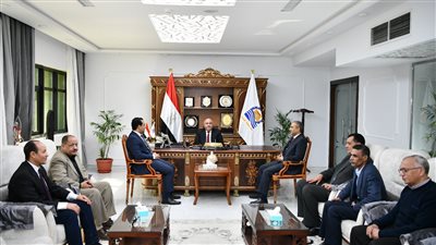 خلال اجتماع موسع.. محافظ قنا يناقش الموقف التنفيذي للمشروعات الخدمية