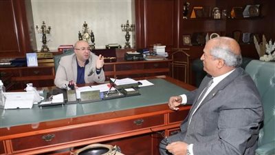 محافظ بني سويف يبحث مع مسؤولي التعليم تدريب وتأهيل المعلمين والمعلمات