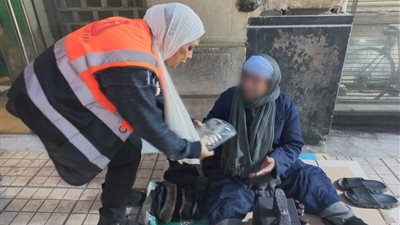 التضامن تعلن تنفيذ فريق التدخل السريع حملات لإغاثة الأشخاص بلا مأوى 