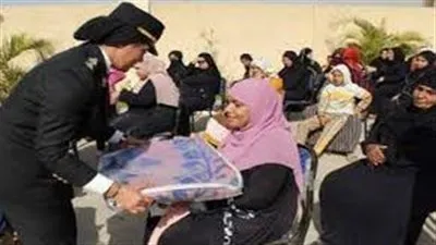 الداخلية توجه قوافل إنسانية لتوزيع الهدايا العينية على المواطنين 