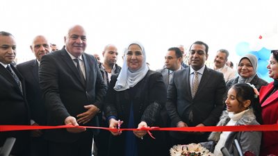 وزيرة التضامن ومحافظ قنا يفتتحان مجمع خدمات الأسرة والطفولة بقنا الجديدة
