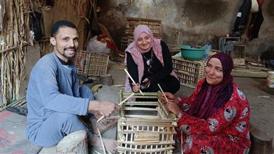 الست نعمة كتف بكتف مع زوجها فى صناعة 