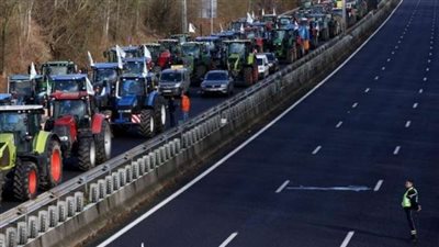 فرنسا تحشد 15 ألف شرطي لمواجهة احتجاجات المزارعين اليوم