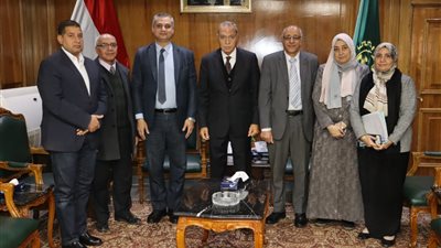 محافظ القليوبية يناقش تحديث المخطط الاستراتيجي لقرى قليوب وكفر شكر