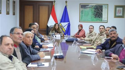 محافظ دمياط تناقش الموقف الخاص بشبكات المرافق بمشروع تطوير عواصم المدن