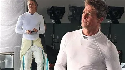 براد بيت يظهر بزي المتسابقين في فيلمه الجديد عن سباقات السيارات 