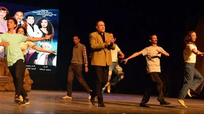 مدرب الاستعراضات محمد زينهم للفجر الفني: أقدم 10 استعراضات بمسرحية قمر الغجر واتفاجئت بميرنا وليد وحبها للتفاصيل.. ومحمود رضا ترك لنا إرثًا كبيرًا من الرقصات والأغاني 