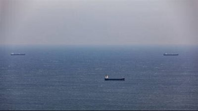 الحوثيون يعلنون استهداف سفينة تجارية أمريكية كانت متجهة إلى إسرائيل