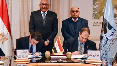 تعاون الهيئة العربية للتصنيع وكبري الشركات الطبية لتعميق التصنيع المحلي للخامات الدوائية 