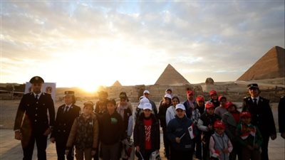 وزارة الداخلية تواصل مشاركة أسر الشهداء الاحتفال وتنظم رحلات ترفيهية لهم