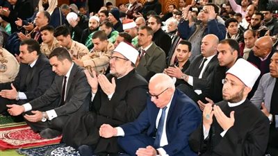 وزير الأوقاف ومحافظ بورسعيد يؤديان صلاة الجمعة بمسجد 