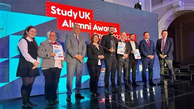 سفير بريطانيا بالقاهرة يكرم خريجي المملكة المتحدة المصريين تقديرا لمساهماتهم بجميع المجالات 