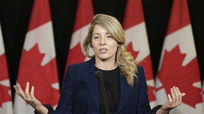 وزيرة الخارجية الكندية تصل إلى كييف وتلتقي نظيرها الأوكراني