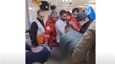 شاهد| لحظة تلقي ضابط إسعاف فلسطيني خبر استشهاد ابنه في غزة