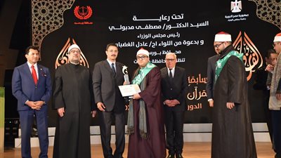تكريم أقرب الأصوات محاكاة للشيخ الشحات محمد أنور في العالم بمسابقة بورسعيد الدولية
